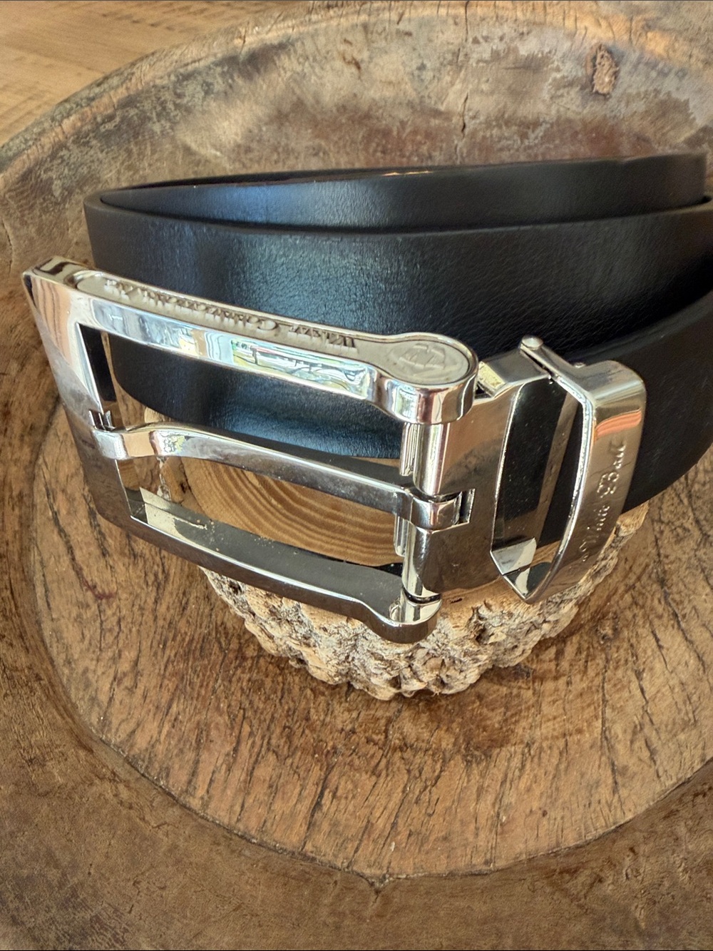 The White Ball Silver Buckle Black Leather Golf Belt